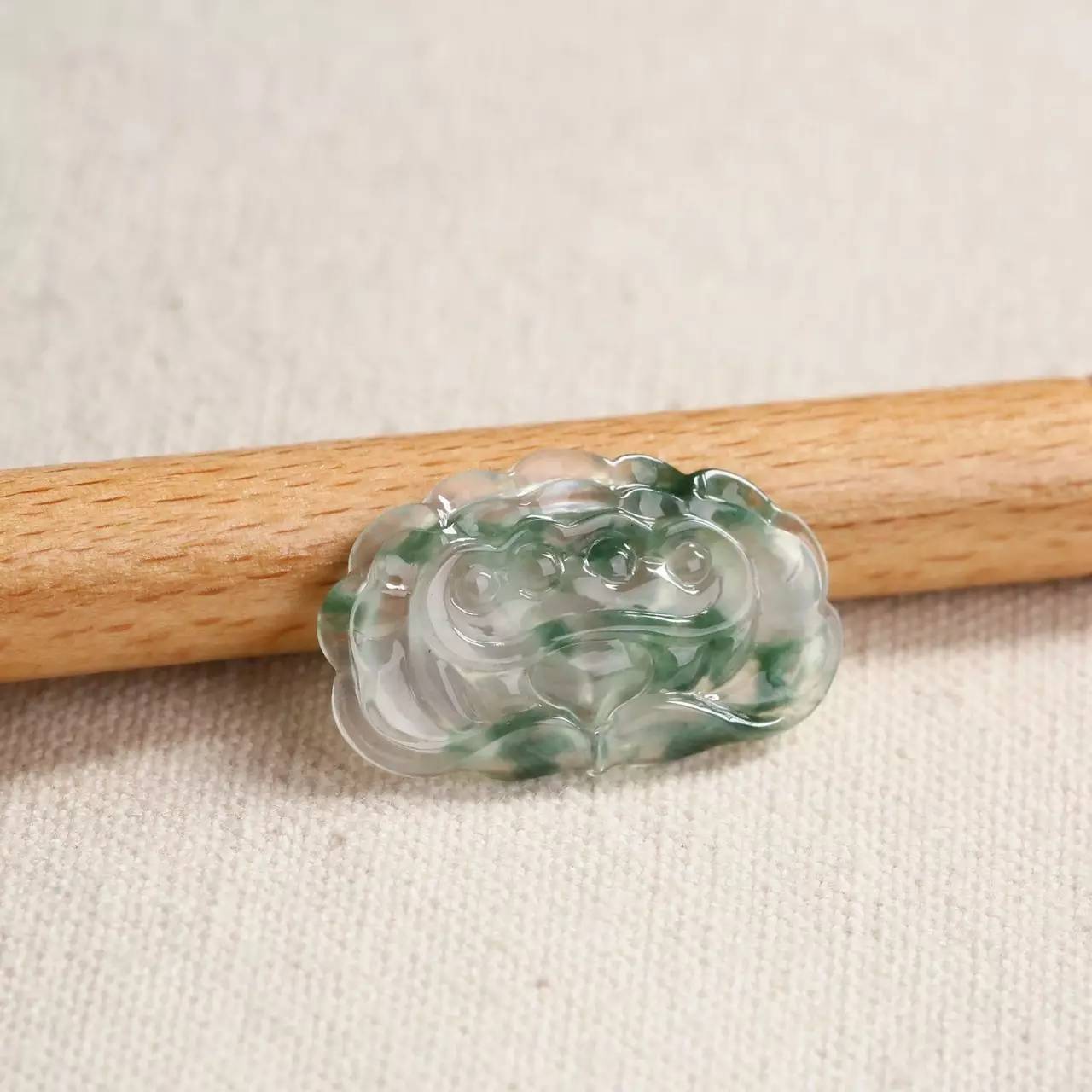 翡翠原石只有缅甸?同样种水的翡翠，它凭什么要贵上这么多？ -第2张图片-阔酒网