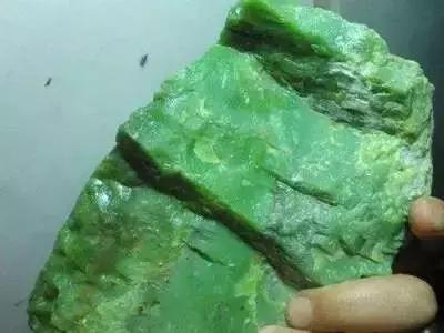 翡翠原石只有缅甸？翡翠原石各自来源，为什么偏偏是缅甸地区会这么火？ -第11张图片-阔酒网
