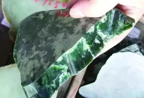 翡翠原石只有缅甸？翡翠原石各自来源，为什么偏偏是缅甸地区会这么火？ -第7张图片-阔酒网