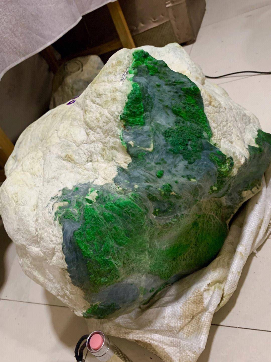 翡翠原石只有缅甸？为什么只有缅甸有翡翠原石？答案可能出乎你的意料！-第4张图片-阔酒网
