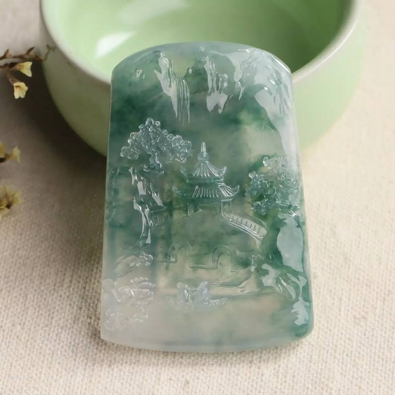 翡翠原石只有缅甸?同样种水的翡翠，它凭什么要贵上这么多？ -第3张图片-阔酒网